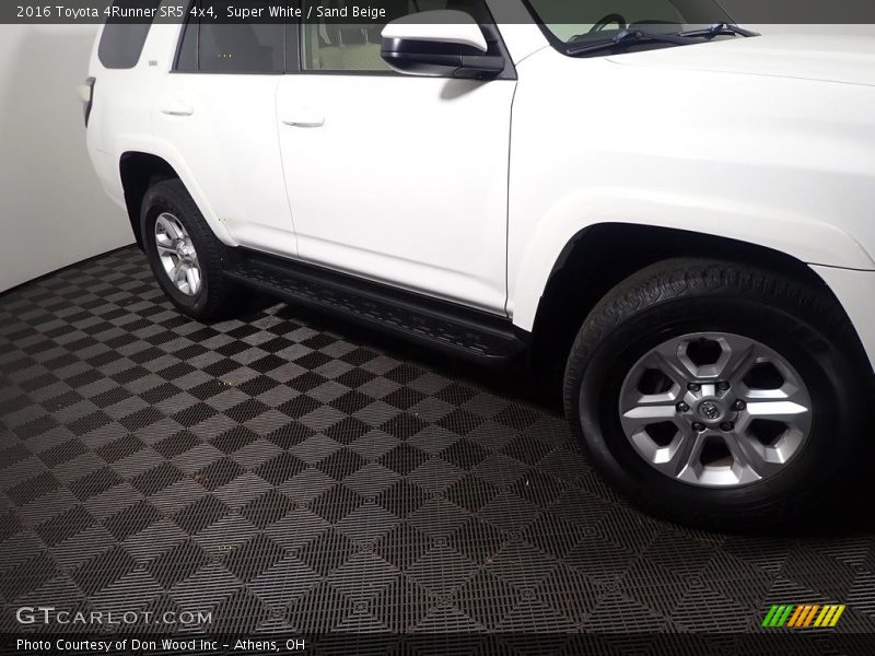 Super White / Sand Beige 2016 Toyota 4Runner SR5 4x4