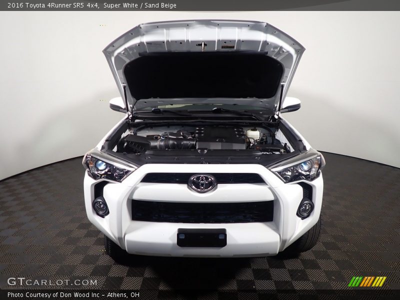 Super White / Sand Beige 2016 Toyota 4Runner SR5 4x4
