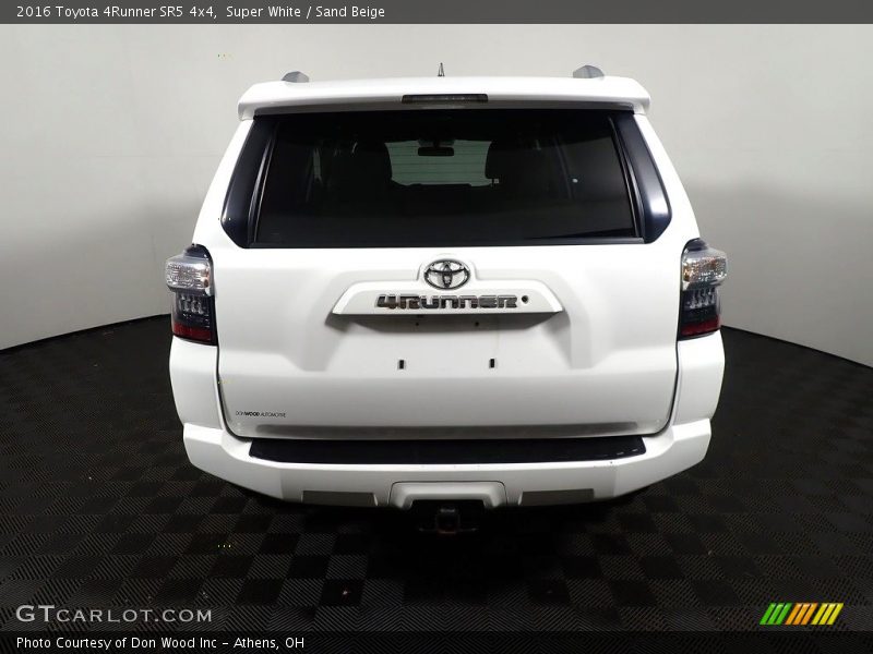 Super White / Sand Beige 2016 Toyota 4Runner SR5 4x4