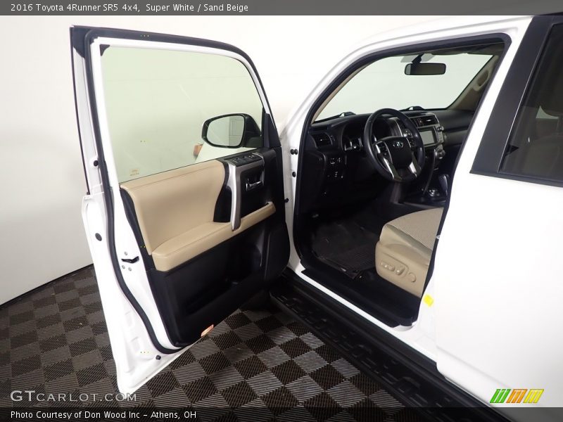 Super White / Sand Beige 2016 Toyota 4Runner SR5 4x4
