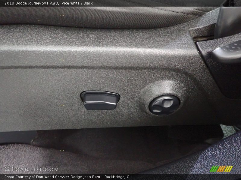 Vice White / Black 2018 Dodge Journey SXT AWD