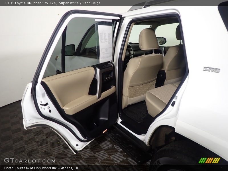 Super White / Sand Beige 2016 Toyota 4Runner SR5 4x4