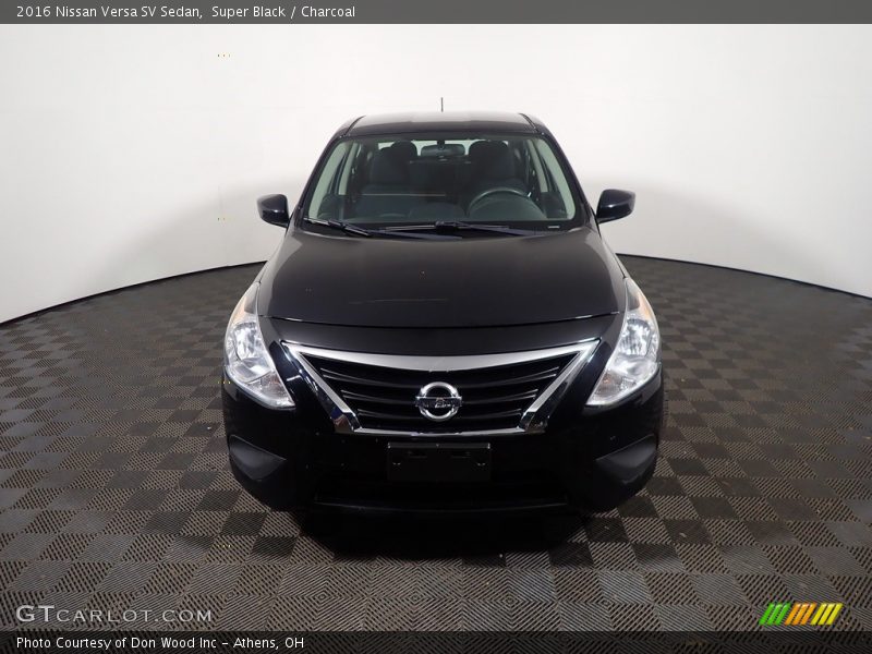 Super Black / Charcoal 2016 Nissan Versa SV Sedan