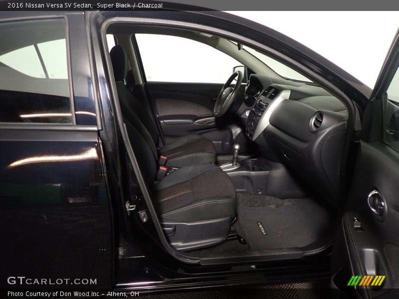 Super Black / Charcoal 2016 Nissan Versa SV Sedan
