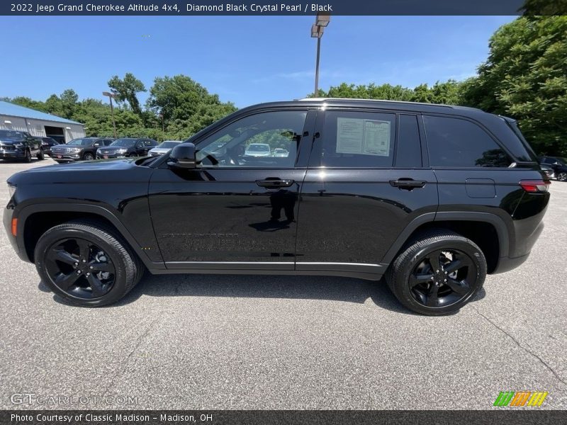 Diamond Black Crystal Pearl / Black 2022 Jeep Grand Cherokee Altitude 4x4