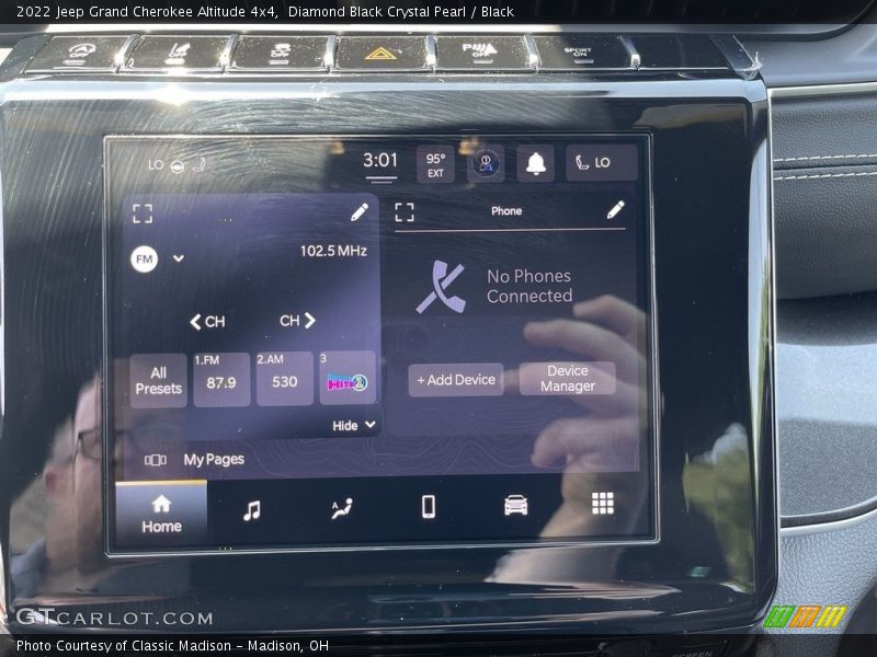 Diamond Black Crystal Pearl / Black 2022 Jeep Grand Cherokee Altitude 4x4