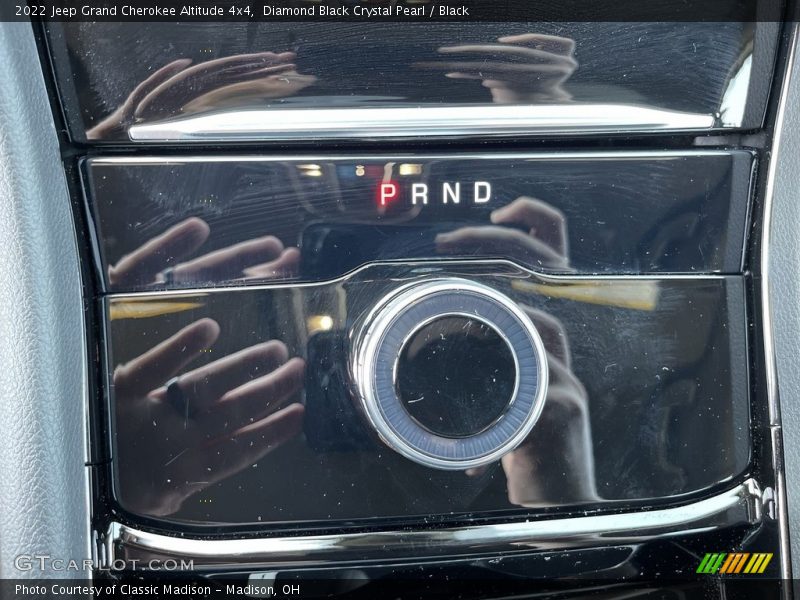 Diamond Black Crystal Pearl / Black 2022 Jeep Grand Cherokee Altitude 4x4