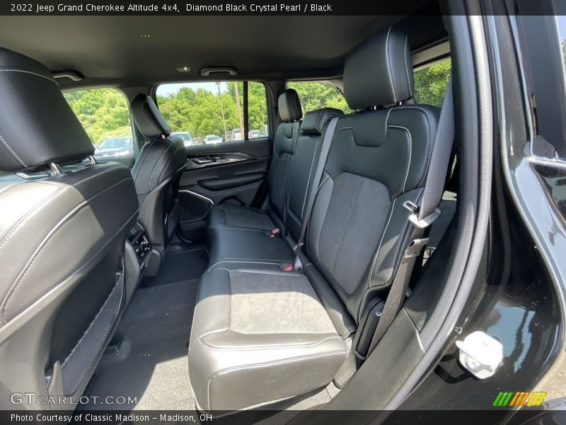 Diamond Black Crystal Pearl / Black 2022 Jeep Grand Cherokee Altitude 4x4