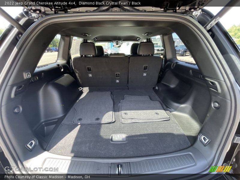 Diamond Black Crystal Pearl / Black 2022 Jeep Grand Cherokee Altitude 4x4
