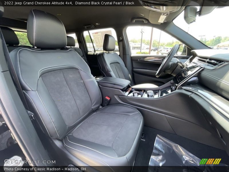 Diamond Black Crystal Pearl / Black 2022 Jeep Grand Cherokee Altitude 4x4