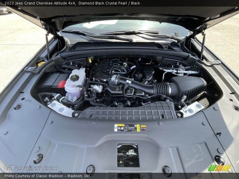Diamond Black Crystal Pearl / Black 2022 Jeep Grand Cherokee Altitude 4x4
