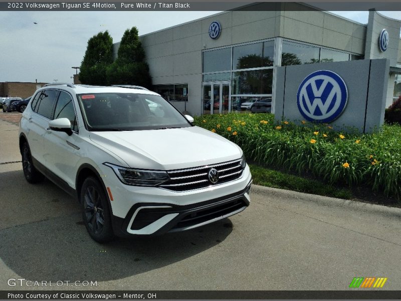 Pure White / Titan Black 2022 Volkswagen Tiguan SE 4Motion