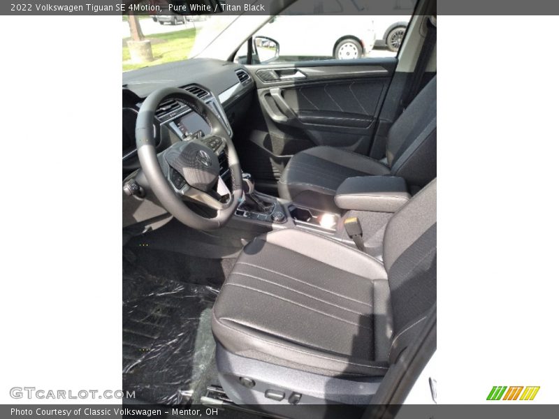 Pure White / Titan Black 2022 Volkswagen Tiguan SE 4Motion