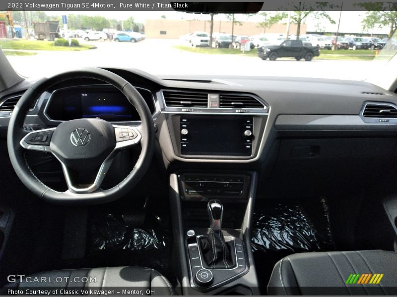 Pure White / Titan Black 2022 Volkswagen Tiguan SE 4Motion