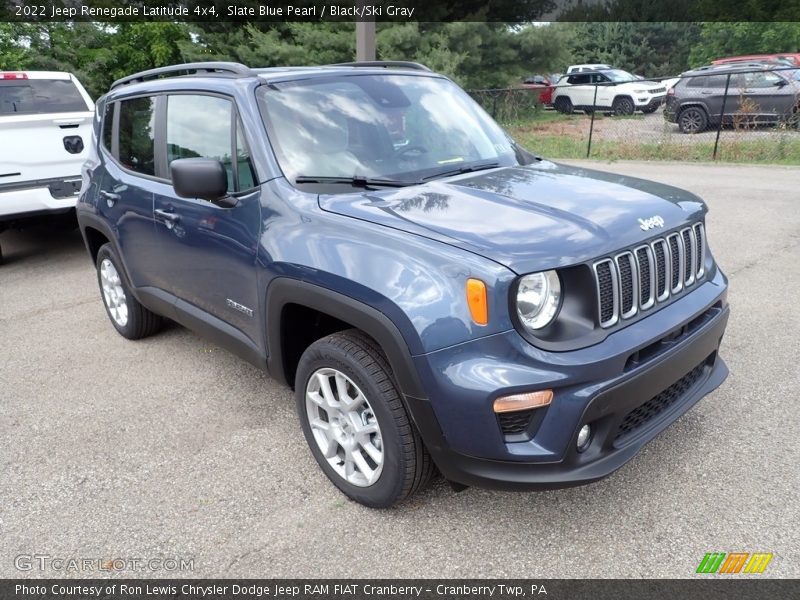 Front 3/4 View of 2022 Renegade Latitude 4x4