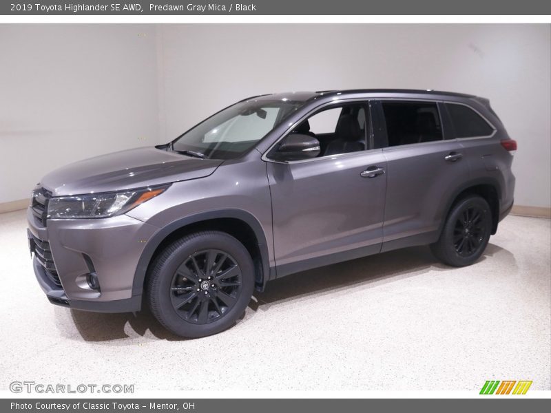 Predawn Gray Mica / Black 2019 Toyota Highlander SE AWD