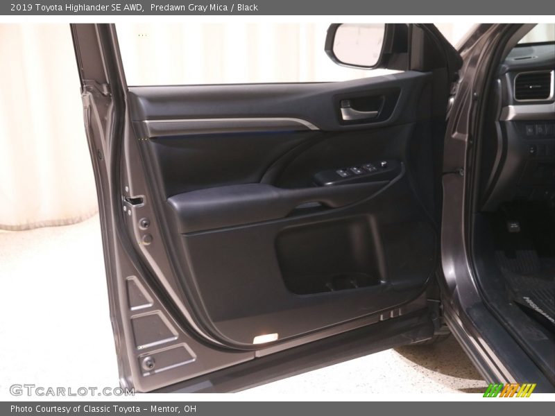 Predawn Gray Mica / Black 2019 Toyota Highlander SE AWD