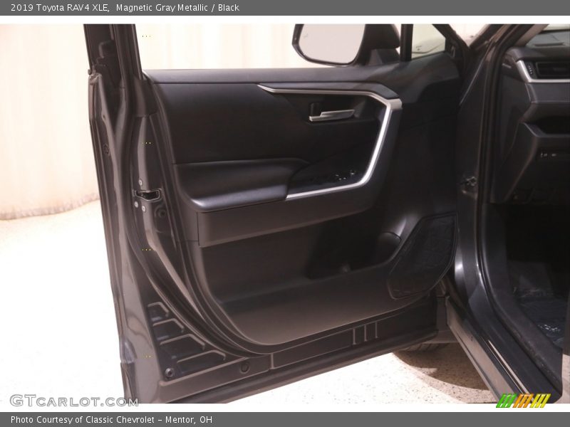 Magnetic Gray Metallic / Black 2019 Toyota RAV4 XLE