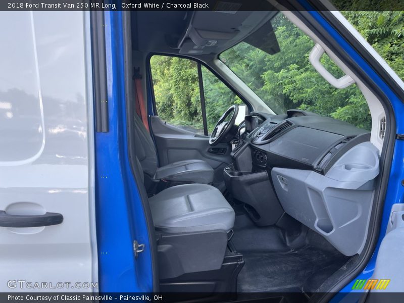Oxford White / Charcoal Black 2018 Ford Transit Van 250 MR Long