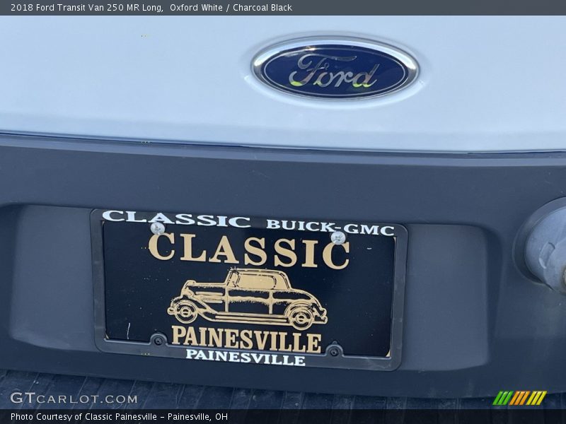 Oxford White / Charcoal Black 2018 Ford Transit Van 250 MR Long