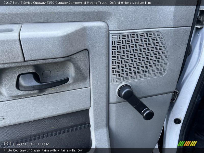 Oxford White / Medium Flint 2017 Ford E Series Cutaway E350 Cutaway Commercial Moving Truck