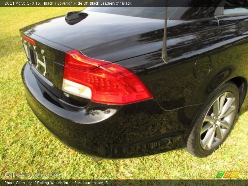 Black / Soverign Hide Off Black Leather/Off Black 2011 Volvo C70 T5