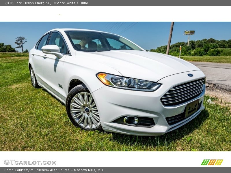 Front 3/4 View of 2016 Fusion Energi SE