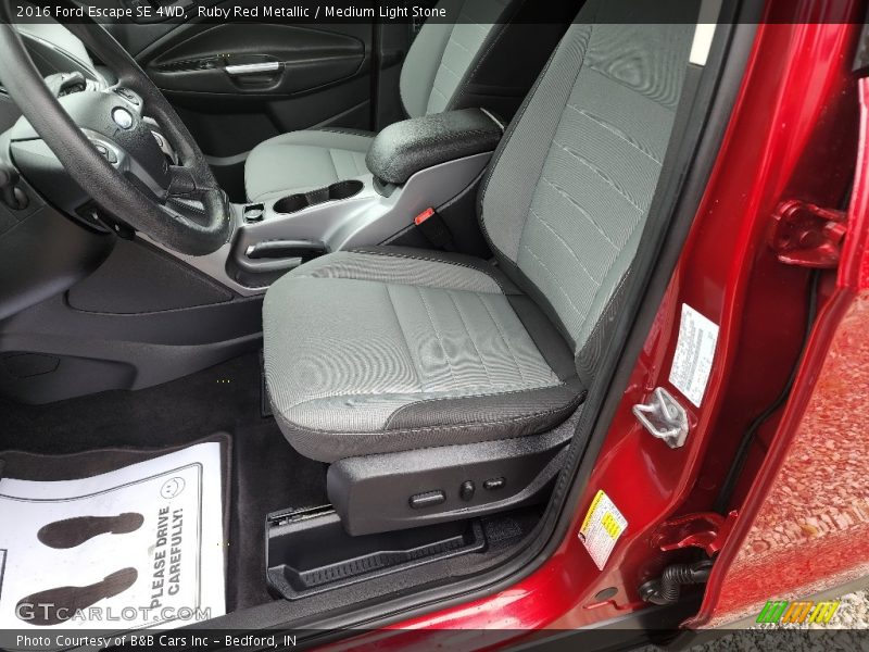 Ruby Red Metallic / Medium Light Stone 2016 Ford Escape SE 4WD