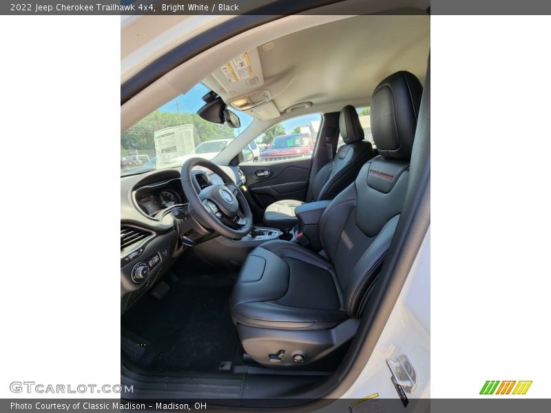 Bright White / Black 2022 Jeep Cherokee Trailhawk 4x4