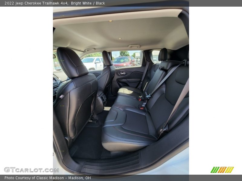 Bright White / Black 2022 Jeep Cherokee Trailhawk 4x4