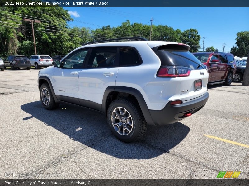 Bright White / Black 2022 Jeep Cherokee Trailhawk 4x4