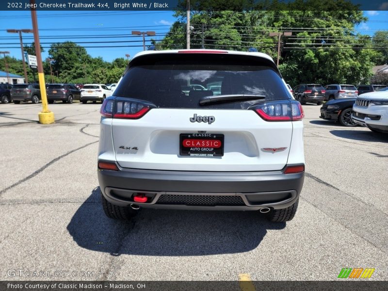 Bright White / Black 2022 Jeep Cherokee Trailhawk 4x4