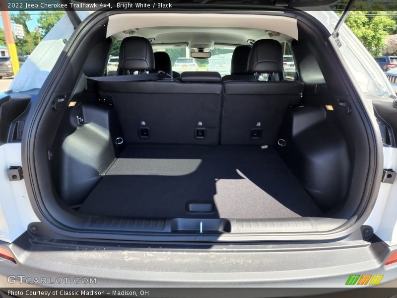  2022 Cherokee Trailhawk 4x4 Trunk