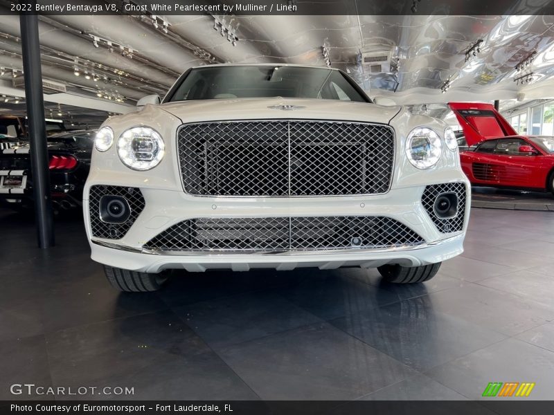 Ghost White Pearlescent by Mulliner / Linen 2022 Bentley Bentayga V8