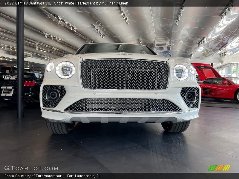 Ghost White Pearlescent by Mulliner / Linen 2022 Bentley Bentayga V8