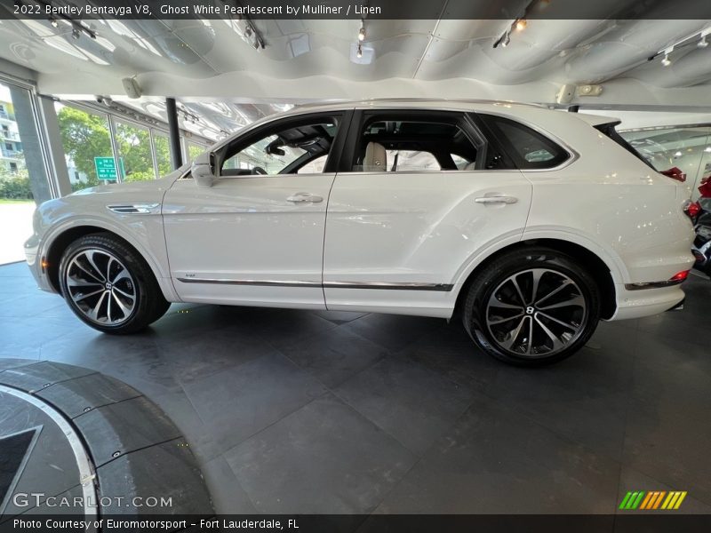 Ghost White Pearlescent by Mulliner / Linen 2022 Bentley Bentayga V8