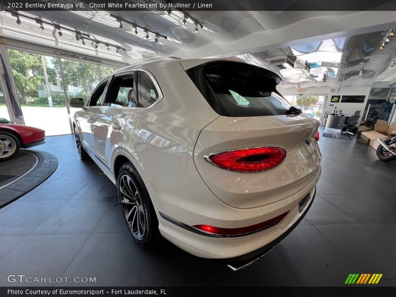 Ghost White Pearlescent by Mulliner / Linen 2022 Bentley Bentayga V8