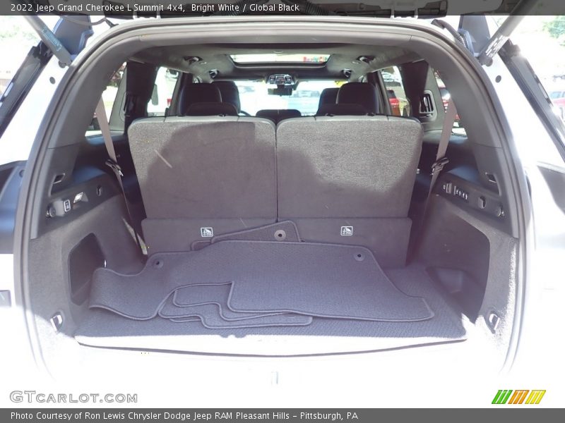 Bright White / Global Black 2022 Jeep Grand Cherokee L Summit 4x4