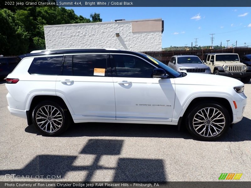 Bright White / Global Black 2022 Jeep Grand Cherokee L Summit 4x4