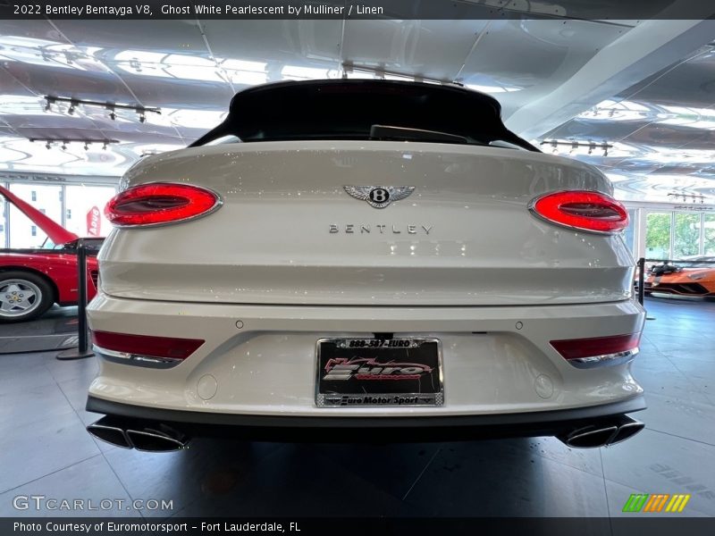 Ghost White Pearlescent by Mulliner / Linen 2022 Bentley Bentayga V8