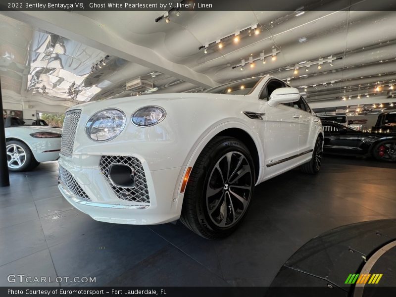 Ghost White Pearlescent by Mulliner / Linen 2022 Bentley Bentayga V8