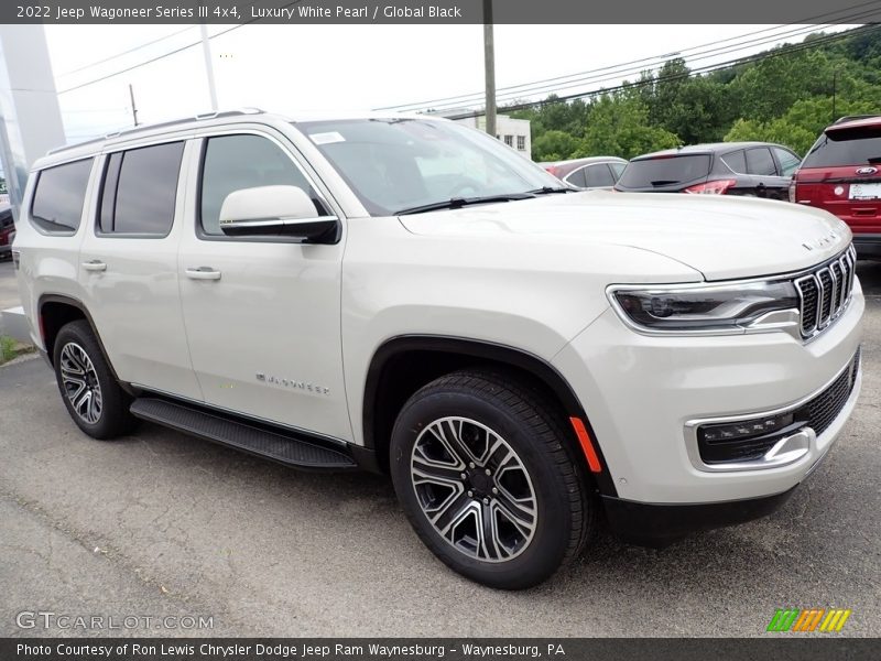 Luxury White Pearl / Global Black 2022 Jeep Wagoneer Series III 4x4