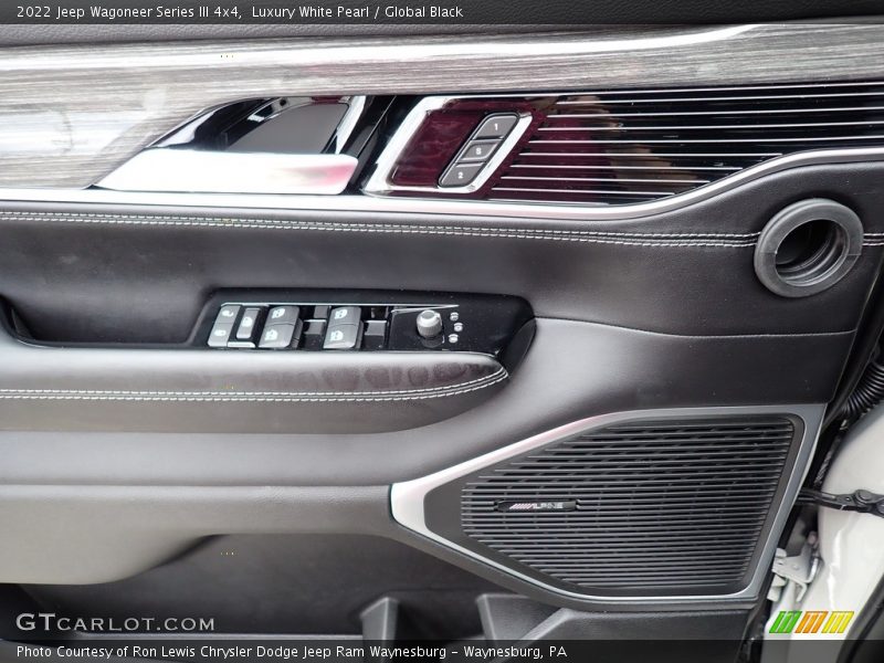 Luxury White Pearl / Global Black 2022 Jeep Wagoneer Series III 4x4
