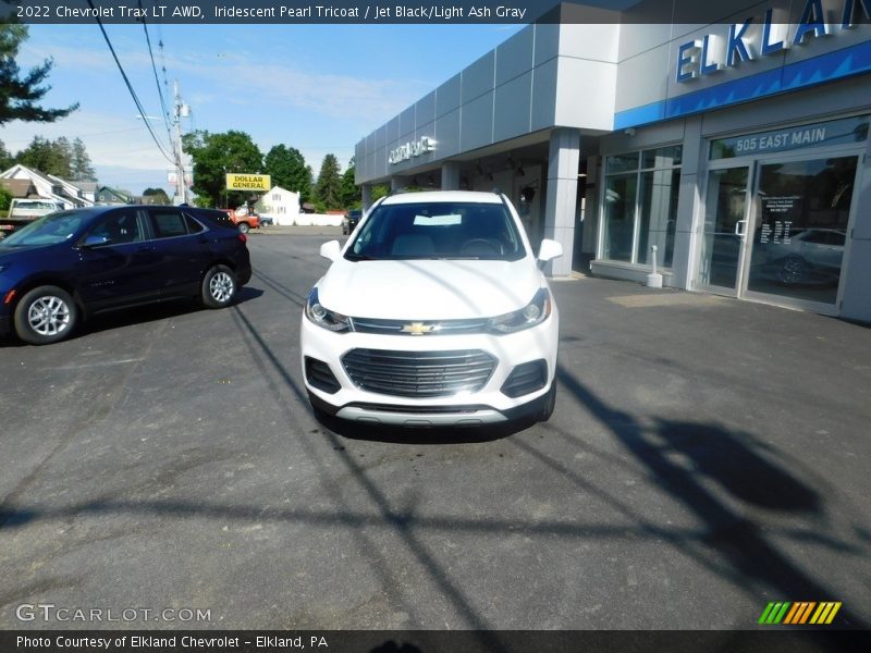 Iridescent Pearl Tricoat / Jet Black/Light Ash Gray 2022 Chevrolet Trax LT AWD