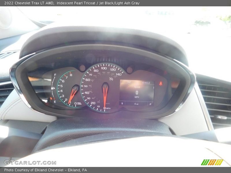 Iridescent Pearl Tricoat / Jet Black/Light Ash Gray 2022 Chevrolet Trax LT AWD