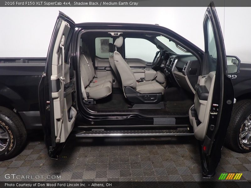Shadow Black / Medium Earth Gray 2016 Ford F150 XLT SuperCab 4x4