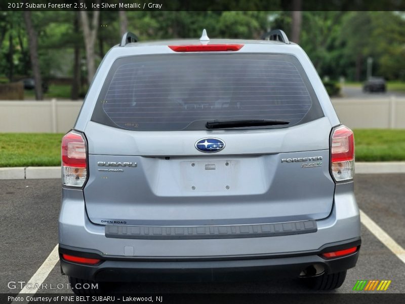 Ice Silver Metallic / Gray 2017 Subaru Forester 2.5i