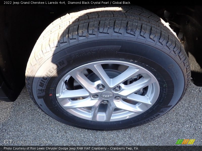 Diamond Black Crystal Pearl / Global Black 2022 Jeep Grand Cherokee L Laredo 4x4