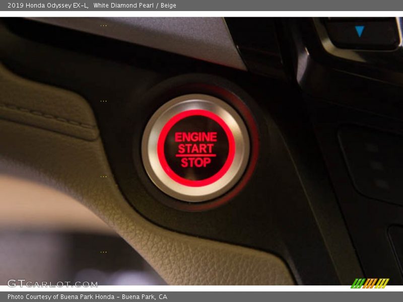 White Diamond Pearl / Beige 2019 Honda Odyssey EX-L