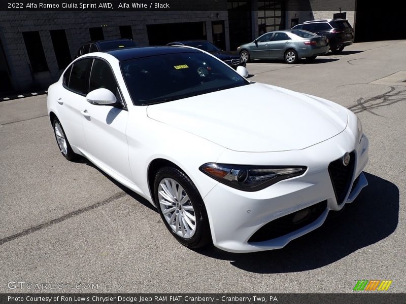 Front 3/4 View of 2022 Giulia Sprint AWD